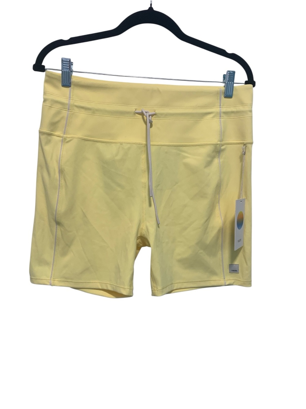 84. NWT Vuori daily piped shorts 5” Size XL